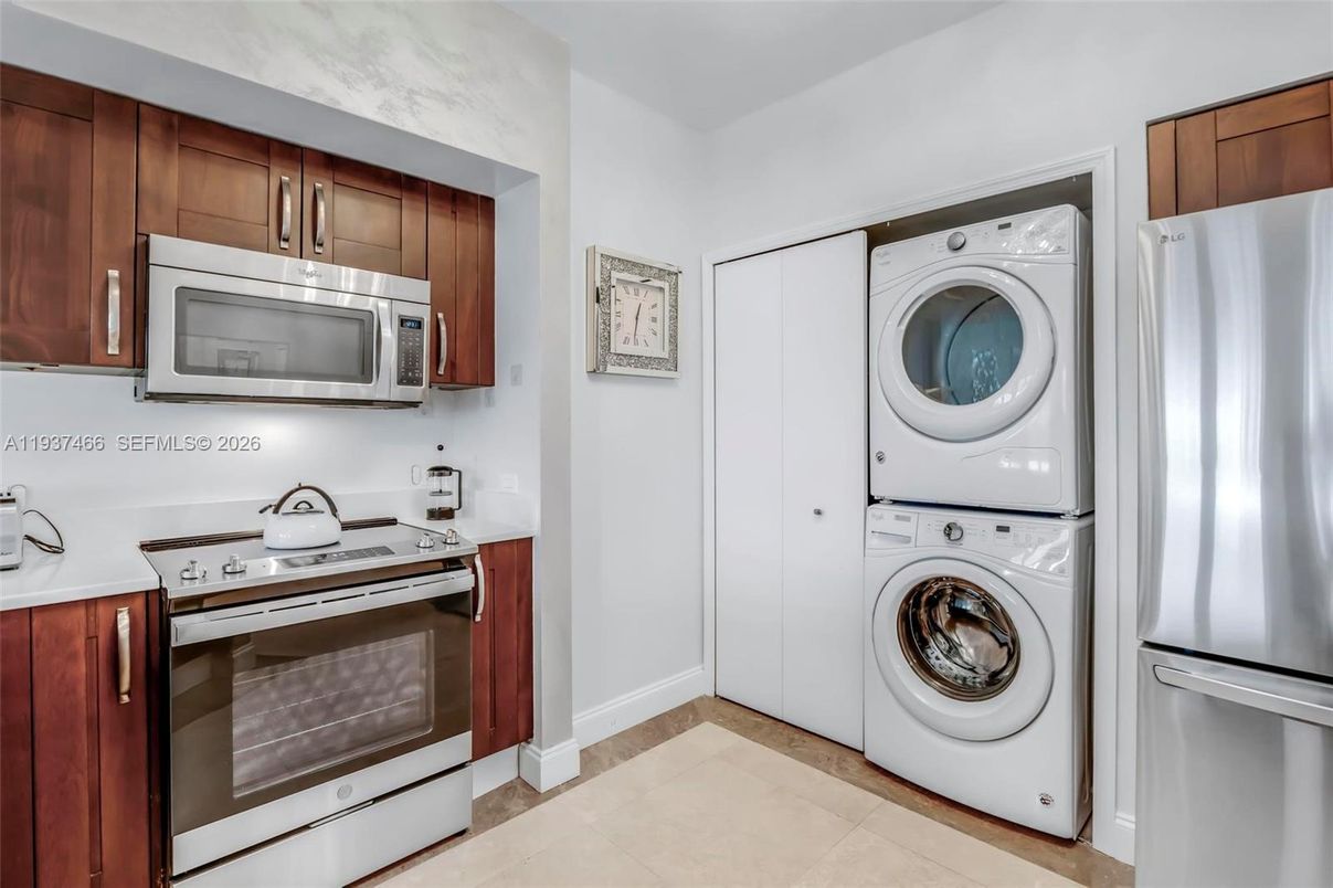 Interior, Kitchen, Stainless Steel Appliances, Washer