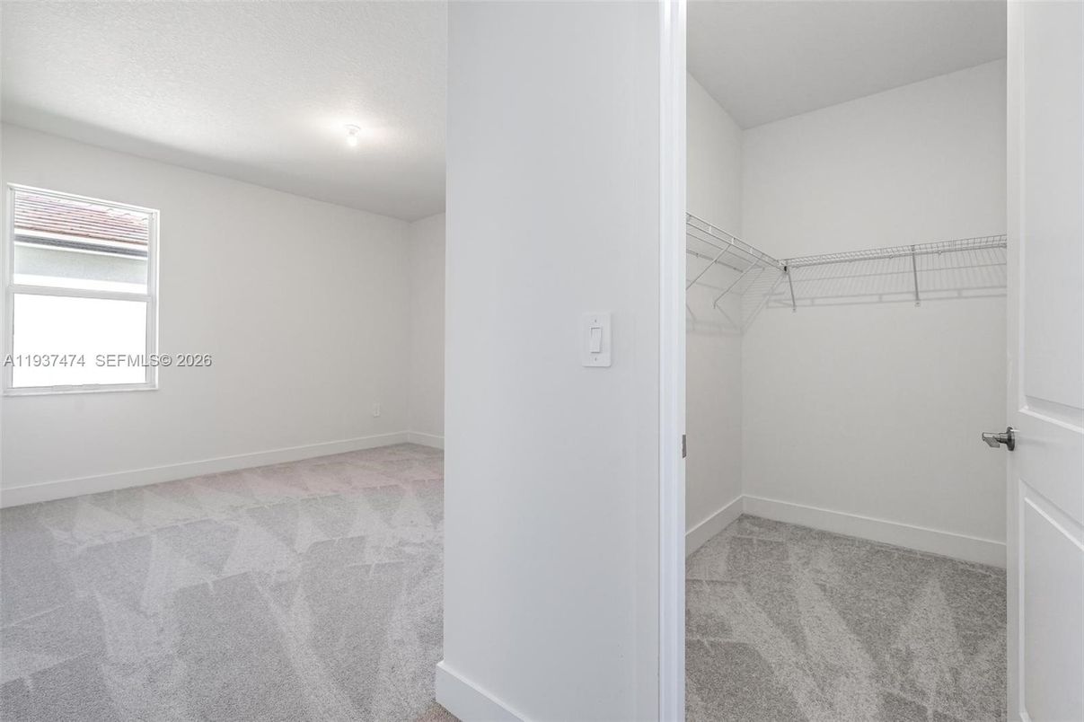 Empty room, Interior, Walk-in Closets