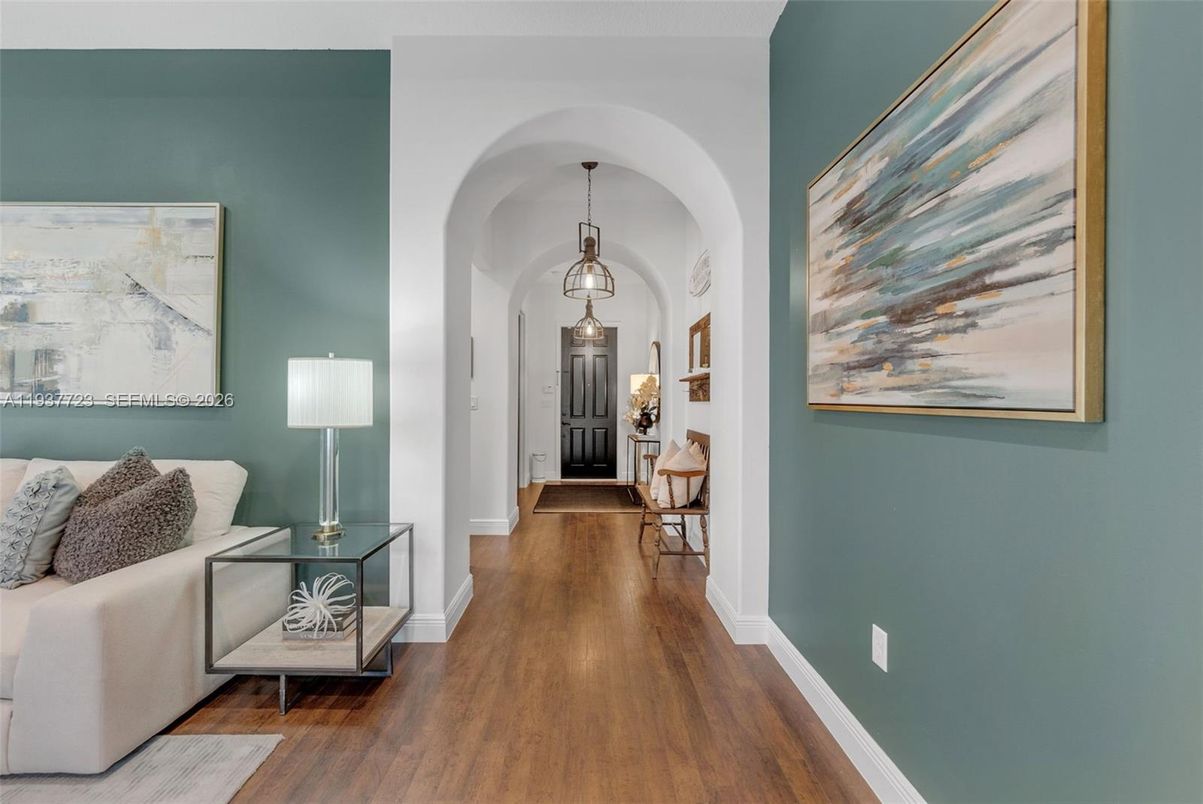 Interior, Pendant Lights, Wood Texture Flooring