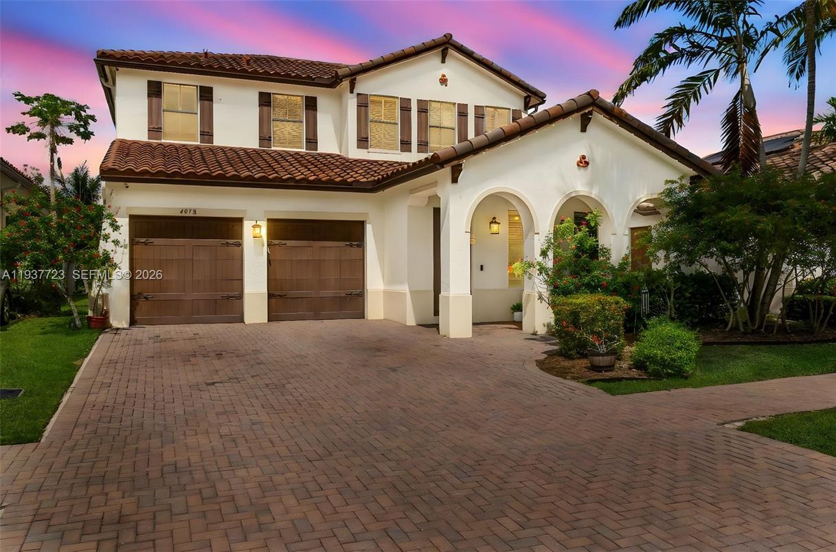 Attached, Exterior, Facade, Spanish Mediterranean