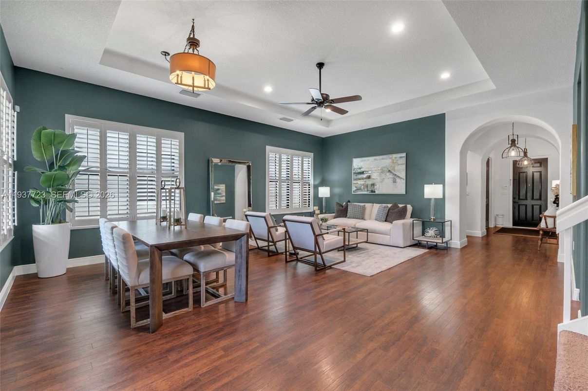 Dining room, Interior, Living room, Pendant Lights, Recessed Lighting, Wood Texture Flooring