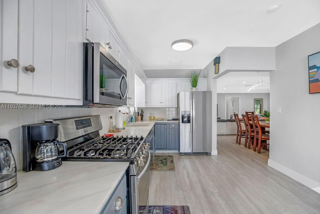 Dining room, Interior, Kitchen, Stainless Steel Appliances, Wood Texture Flooring