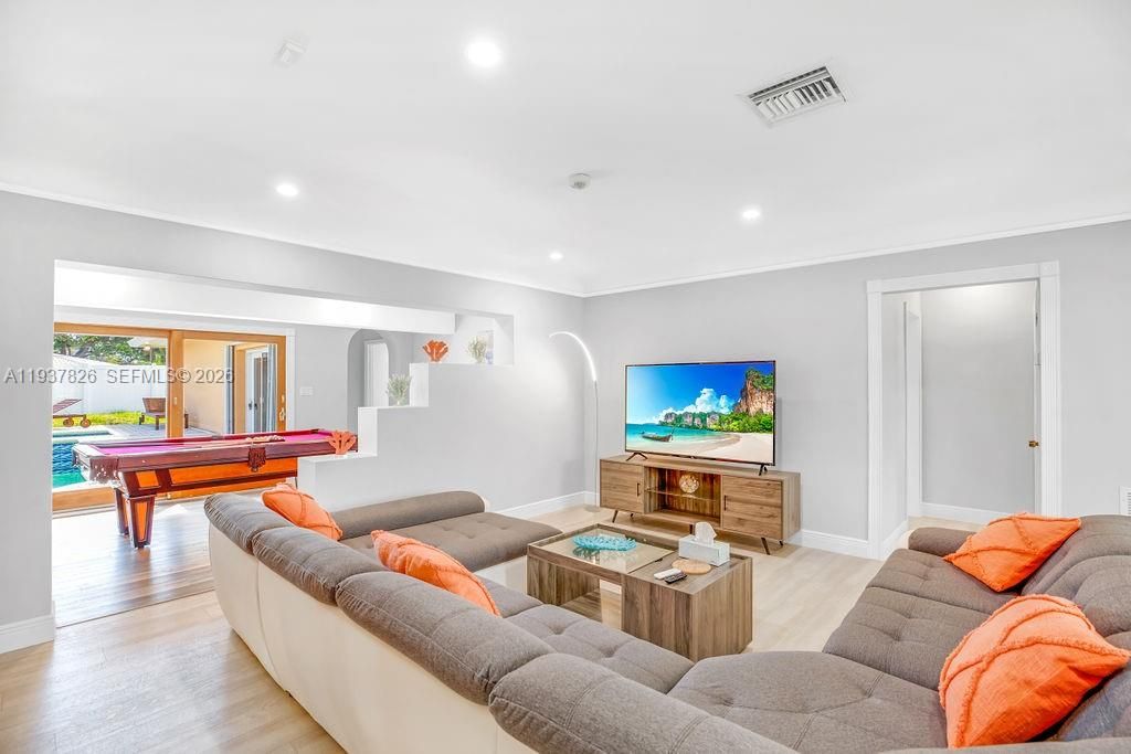 Billiard Table, Game Room, Interior, Living room, Recessed Lighting, Wood Texture Flooring