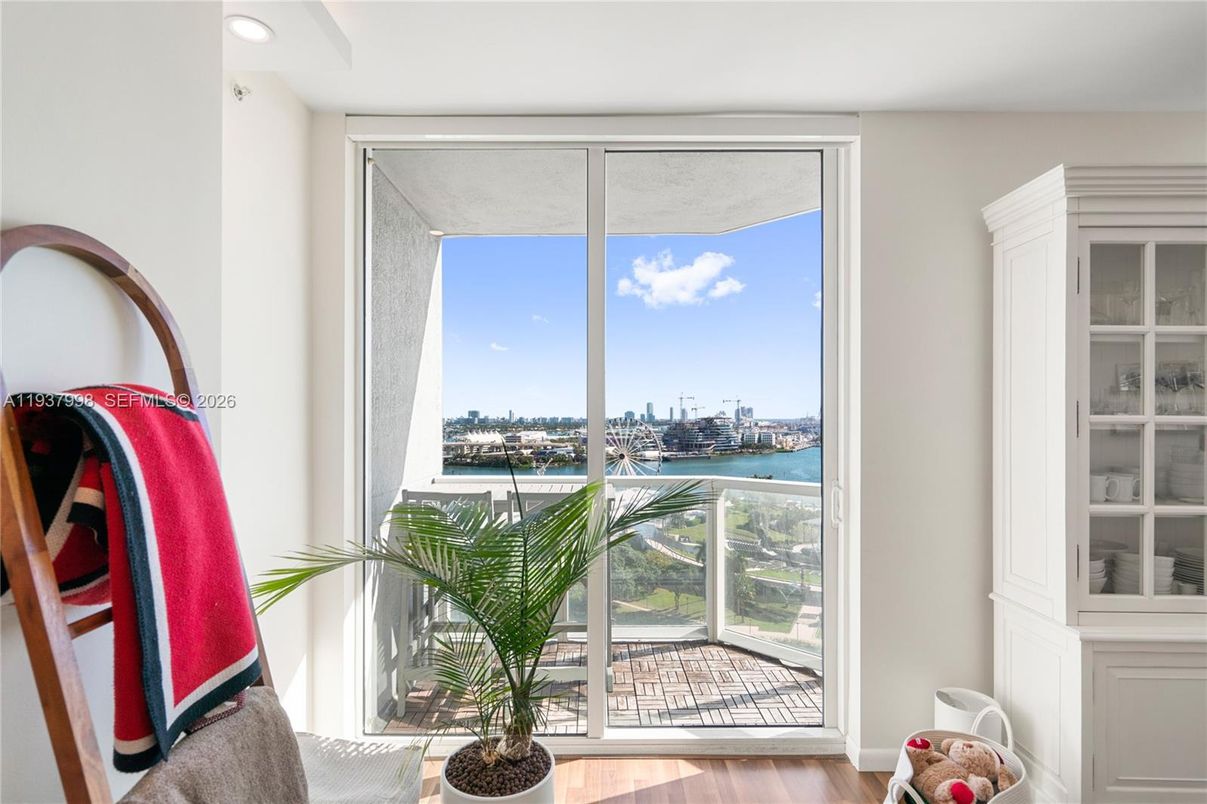 Interior, Recessed Lighting, Water, Wood Texture Flooring