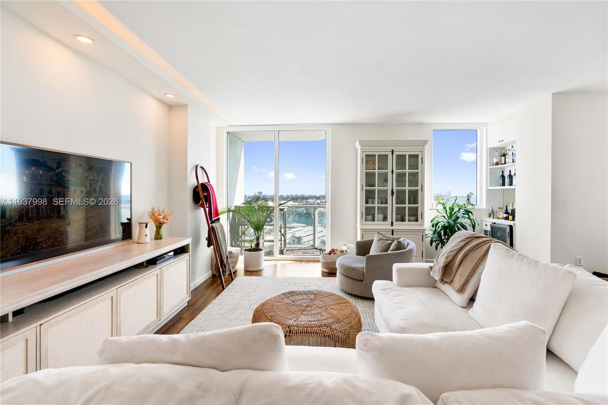 Interior, Living room, Recessed Lighting, Water, Wood Texture Flooring