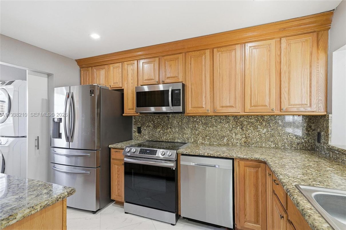 Interior, Kitchen, Marble, Recessed Lighting, Washer