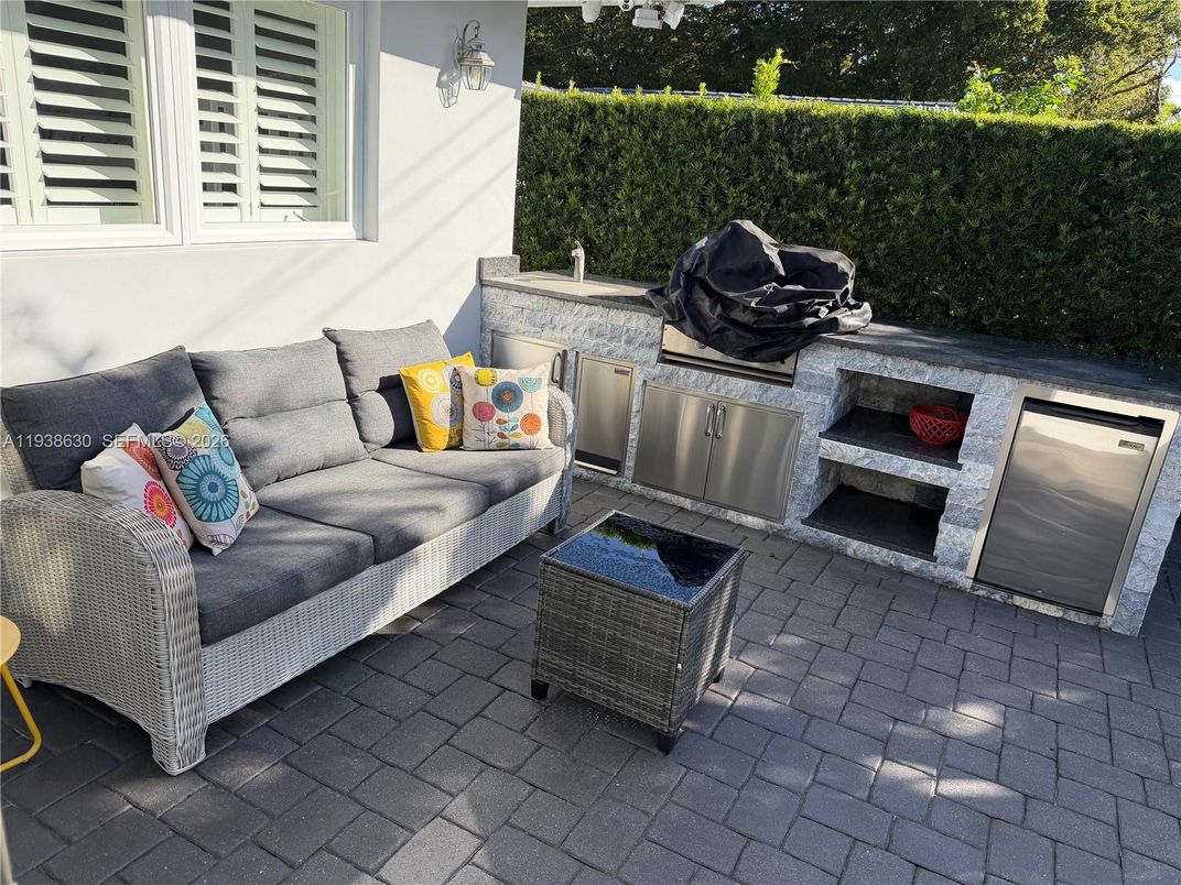 Exterior, Outdoor Kitchen