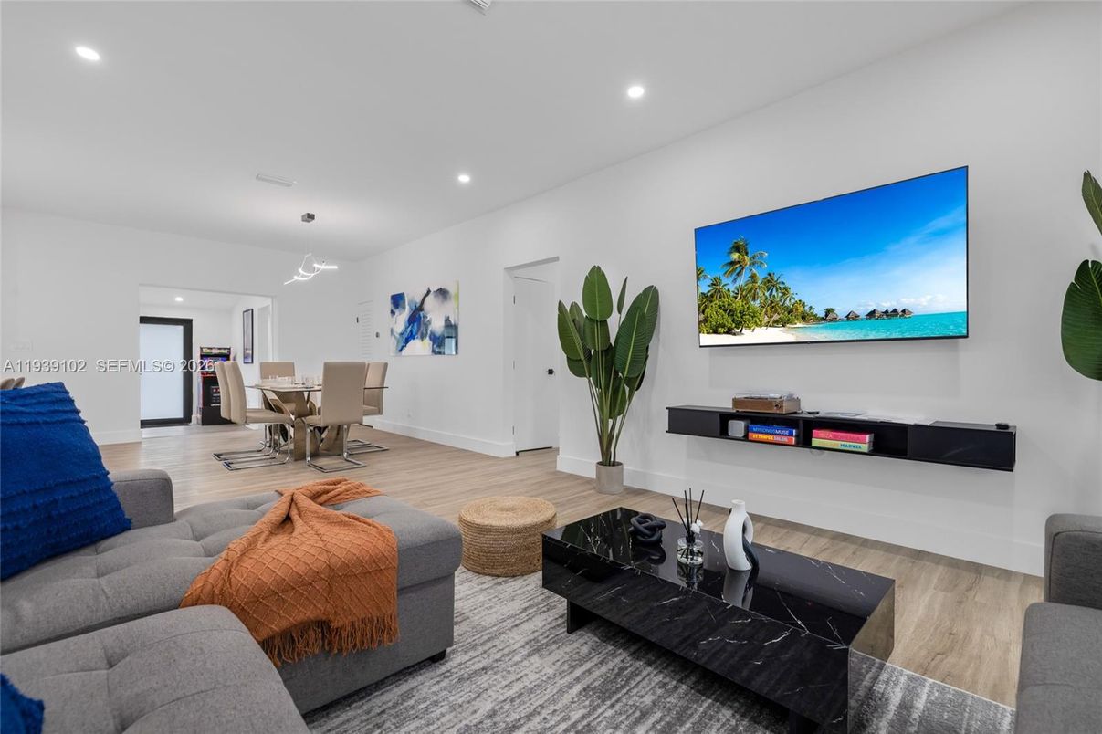 Dining room, Interior, Living room, Pendant Lights, Recessed Lighting, Wood Texture Flooring
