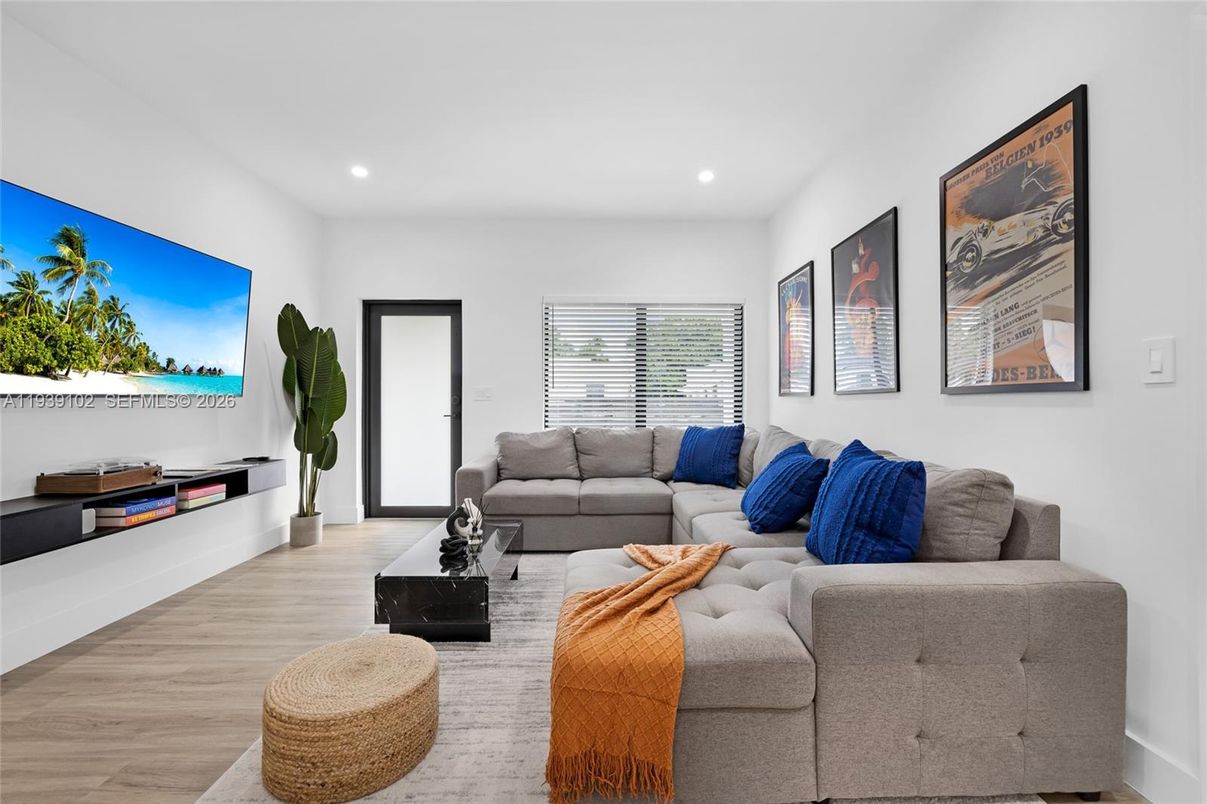 Interior, Living room, Recessed Lighting, Wood Texture Flooring