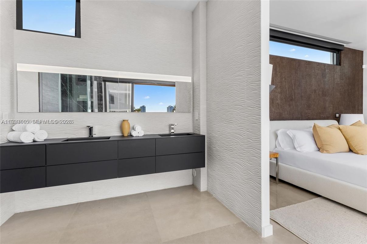 Bathroom, Dual Sink Vanities, Interior