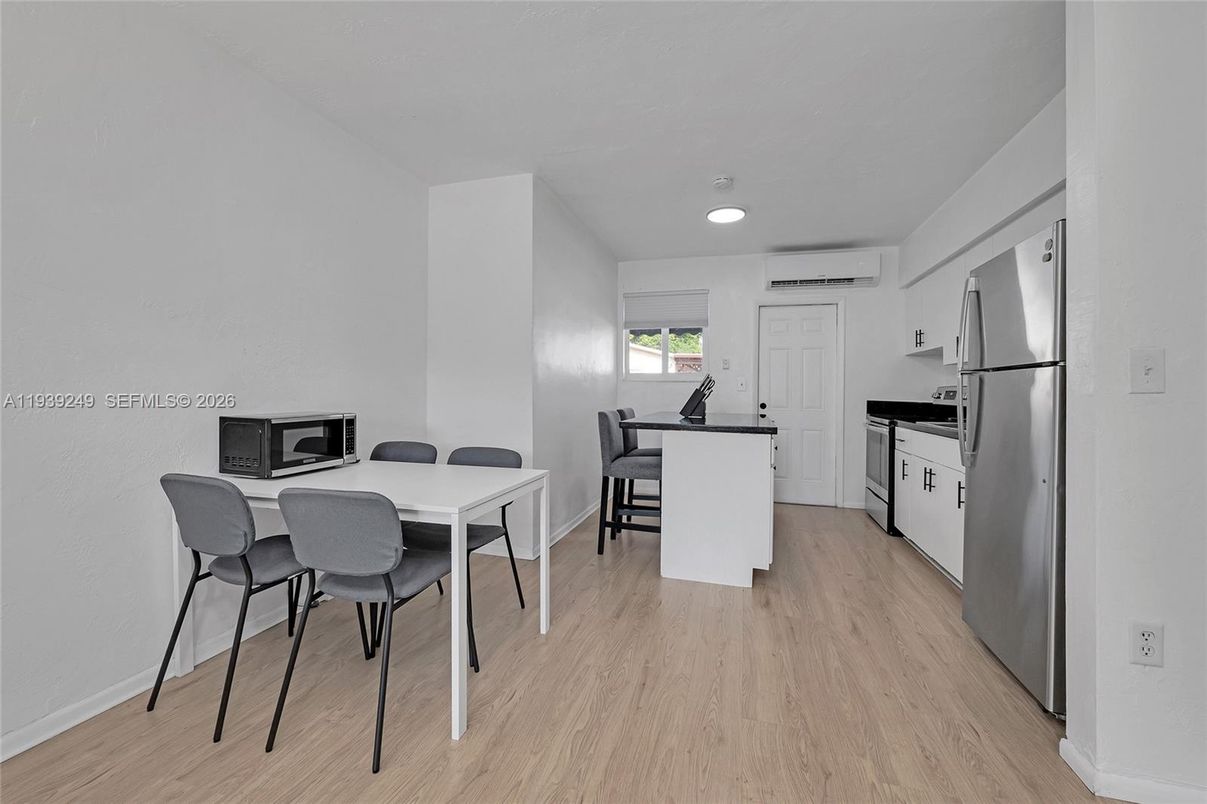 Dining room, Interior, Kitchen, Recessed Lighting, Wood Texture Flooring