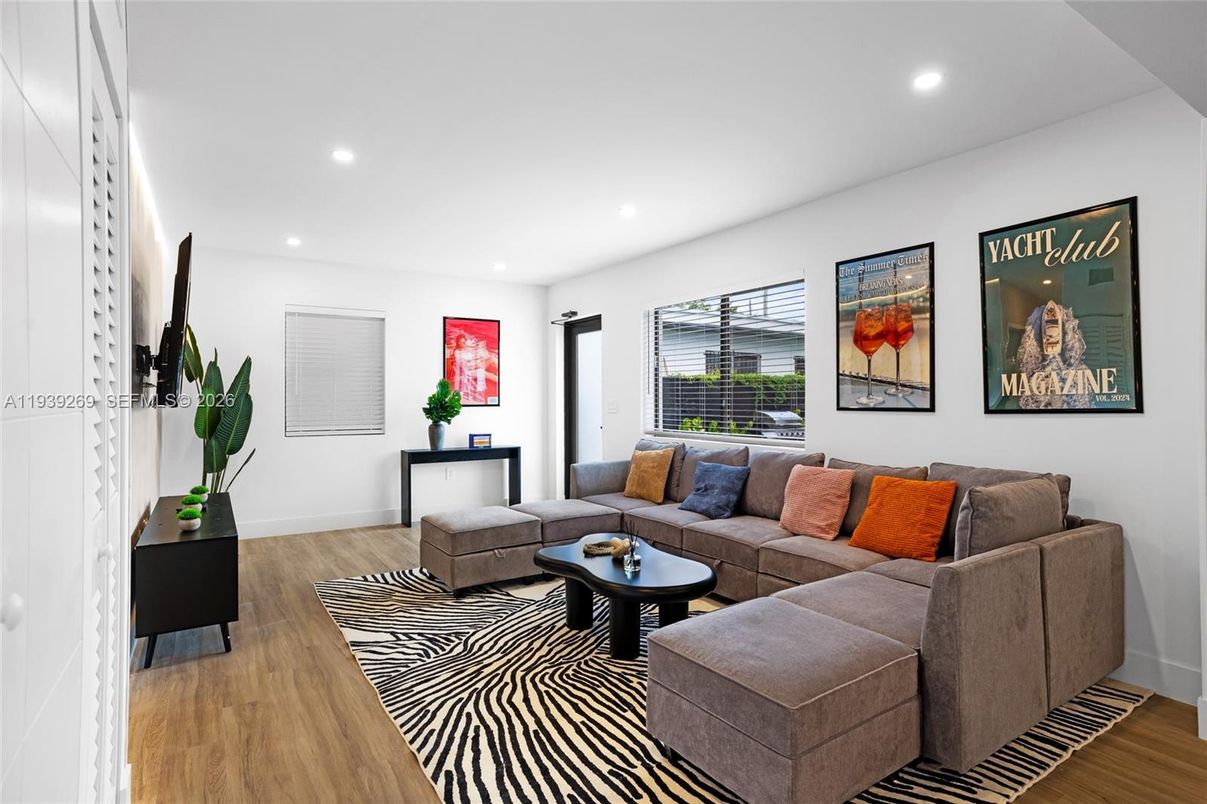 Interior, Living room, Recessed Lighting, Wood Texture Flooring