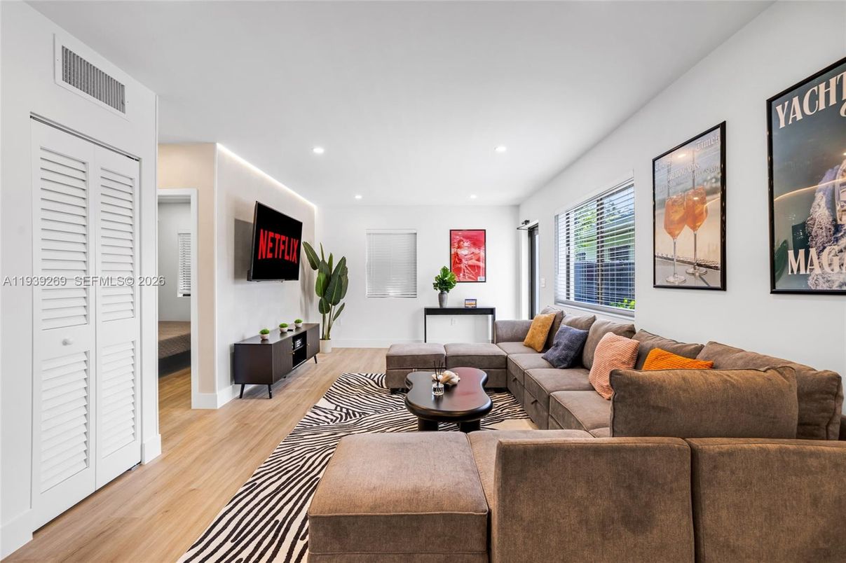 Interior, Living room, Recessed Lighting, Wood Texture Flooring