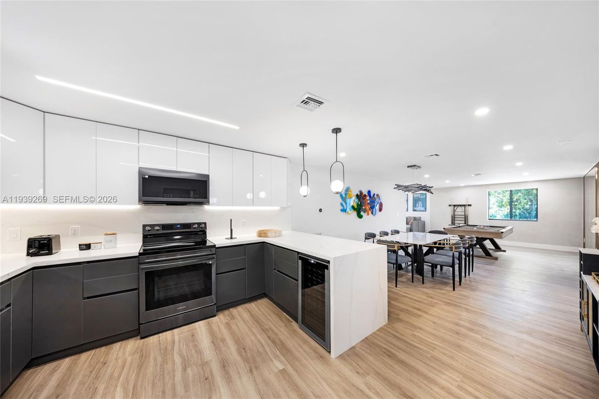 Dining room, Interior, Kitchen, Pendant Lights, Recessed Lighting, Stainless Steel Appliances, Wood Texture Flooring