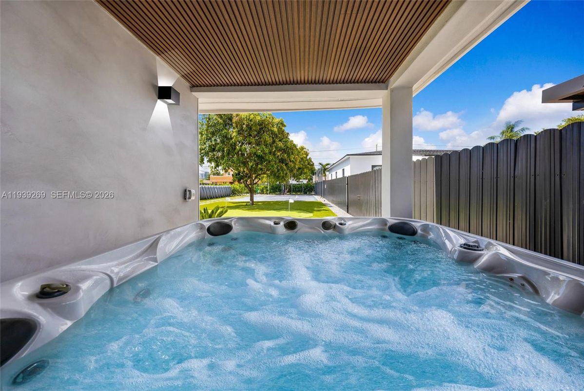 Exterior, Hot Tub