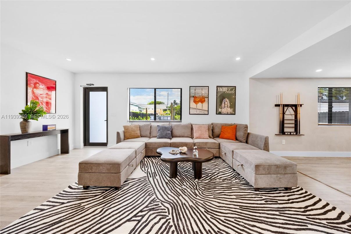 Interior, Living room, Recessed Lighting, Wood Texture Flooring