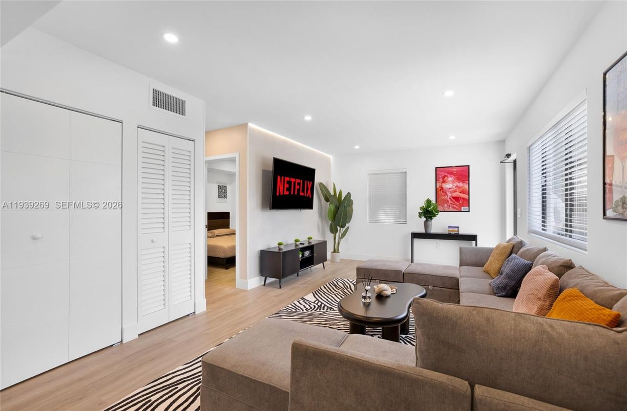 Interior, Living room, Recessed Lighting, Wood Texture Flooring