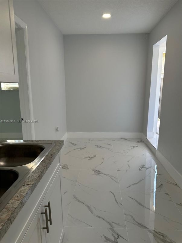 Bathroom, Empty room, Interior, Marble, Recessed Lighting