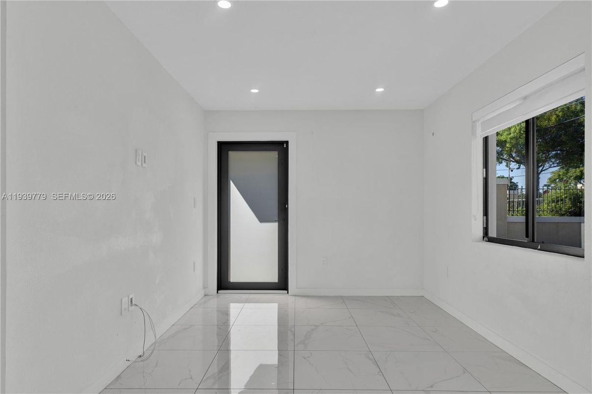 Empty room, Interior, Marble, Recessed Lighting