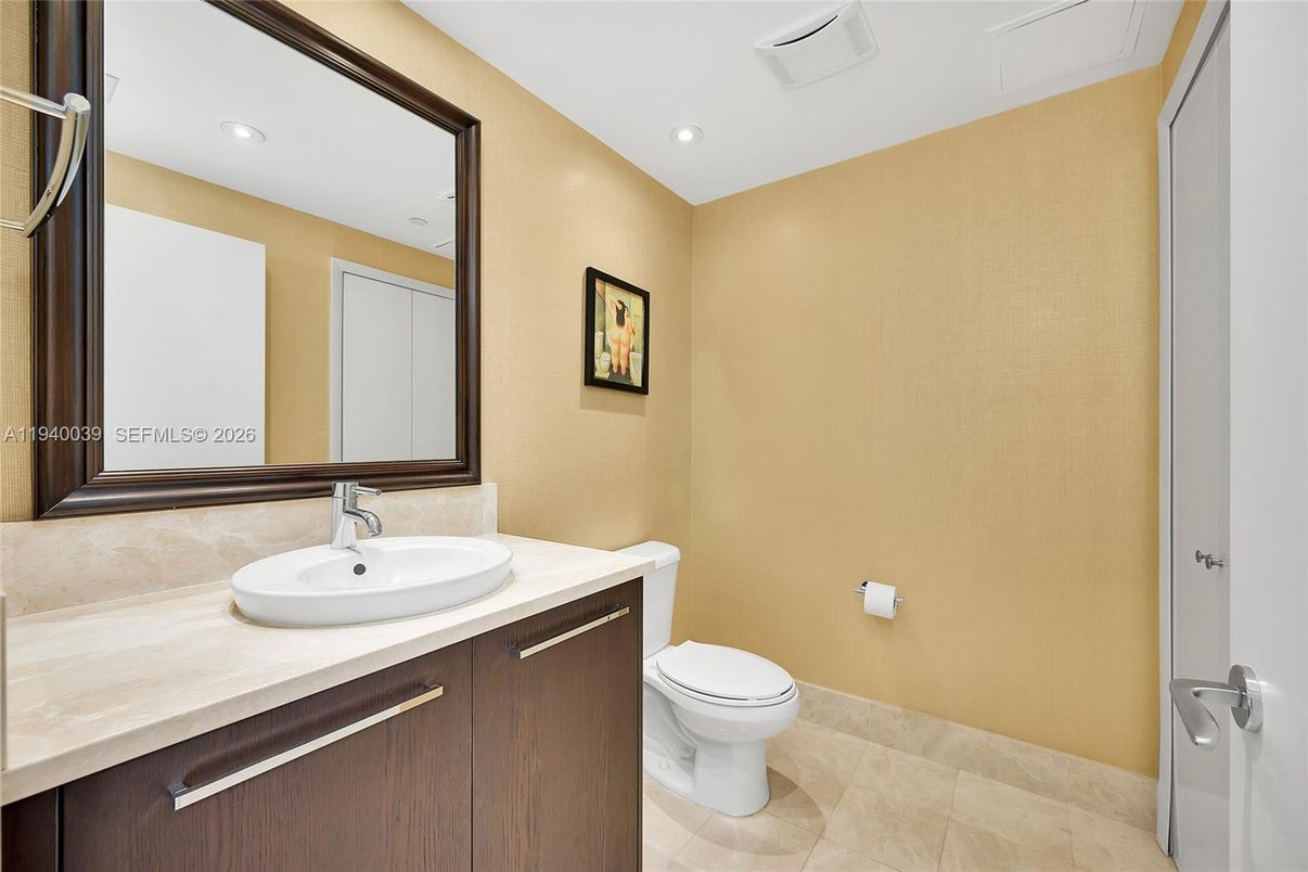 Bathroom, Interior, Recessed Lighting