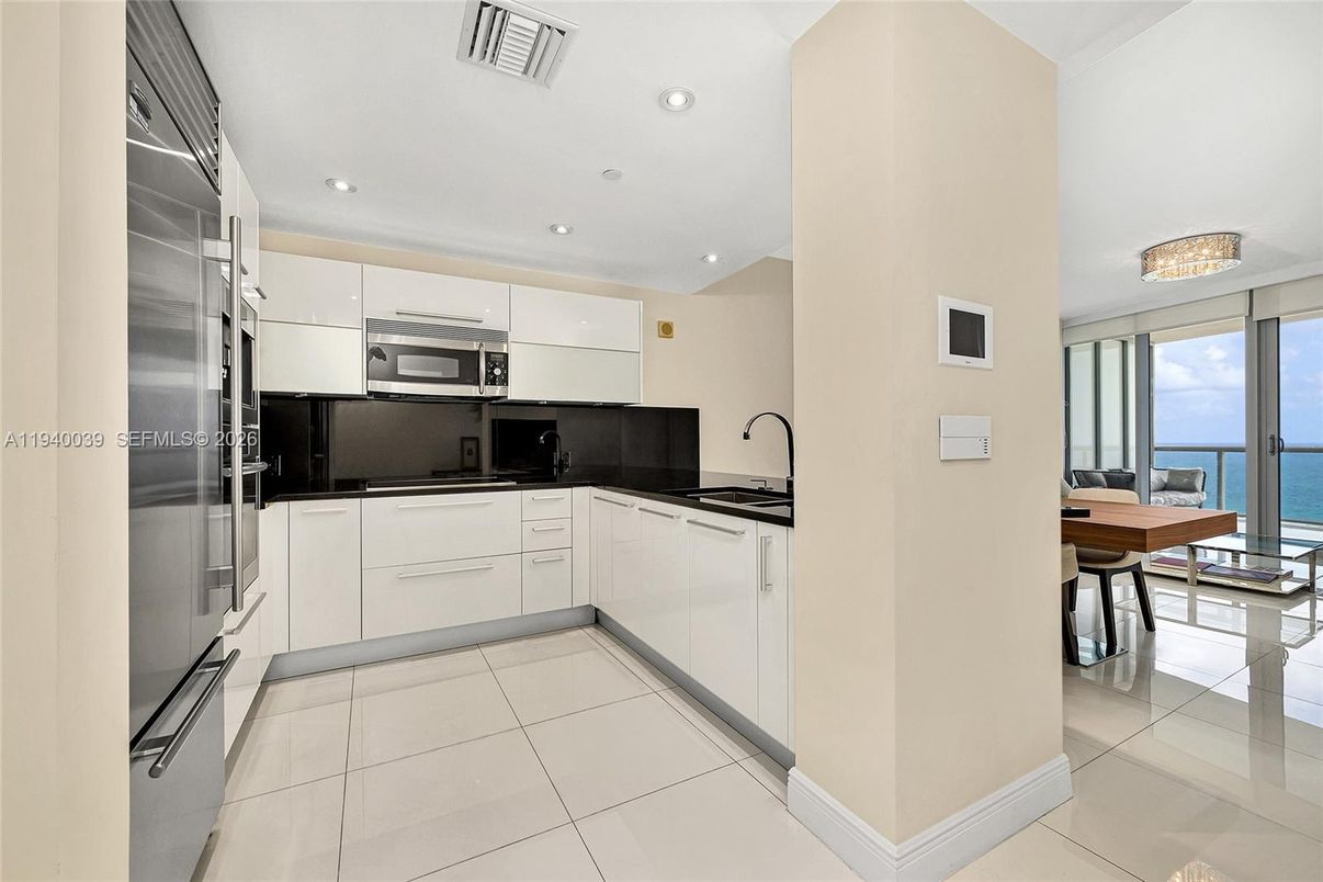 Dining room, Interior, Kitchen, Recessed Lighting, Stainless Steel Appliances, Water
