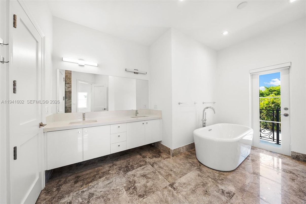 Bathroom, Dual Sink Vanities, Free Standing Baths, Interior, Recessed Lighting