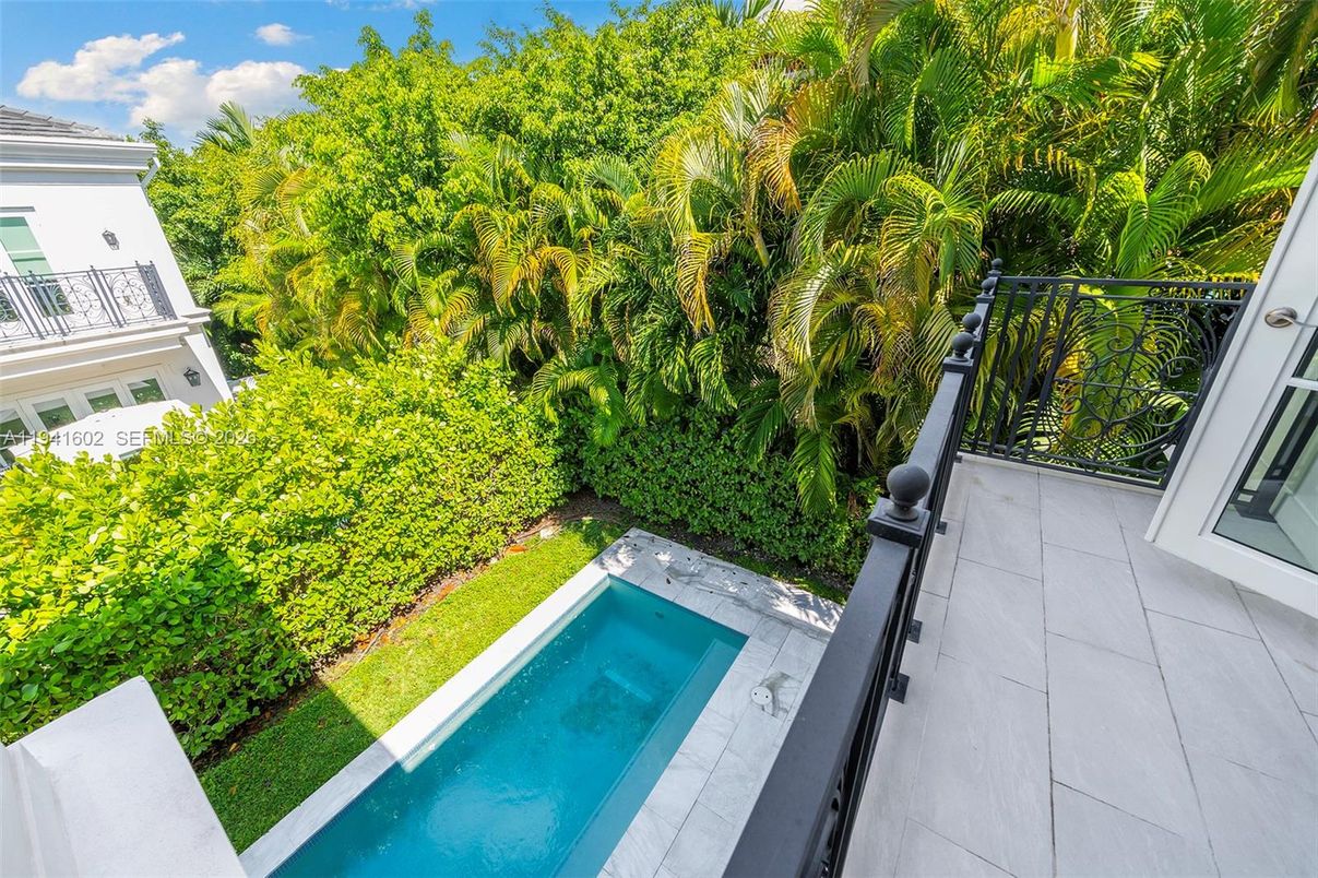 Exterior, Pool, Other