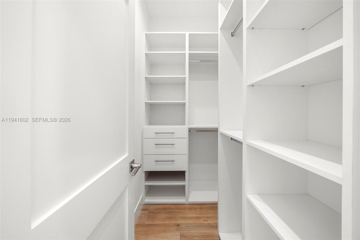 Interior, Walk-in Closets, Wood Texture Flooring