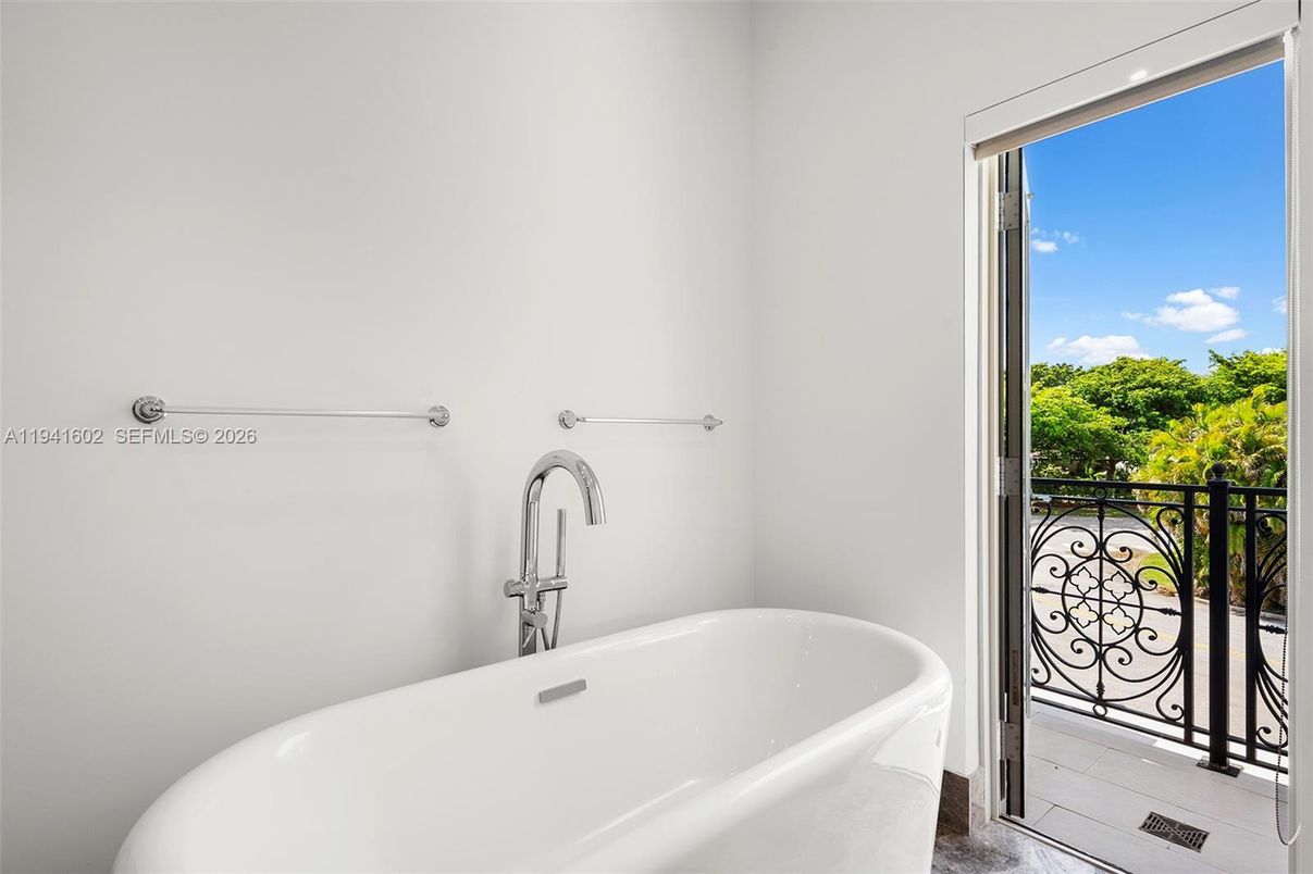 Bathroom, Free Standing Baths, Interior