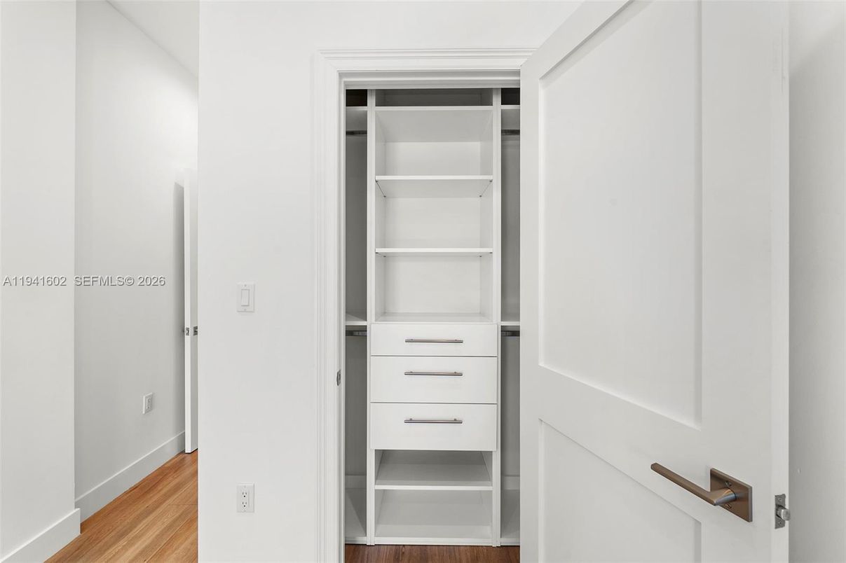 Interior, Walk-in Closets, Wood Texture Flooring
