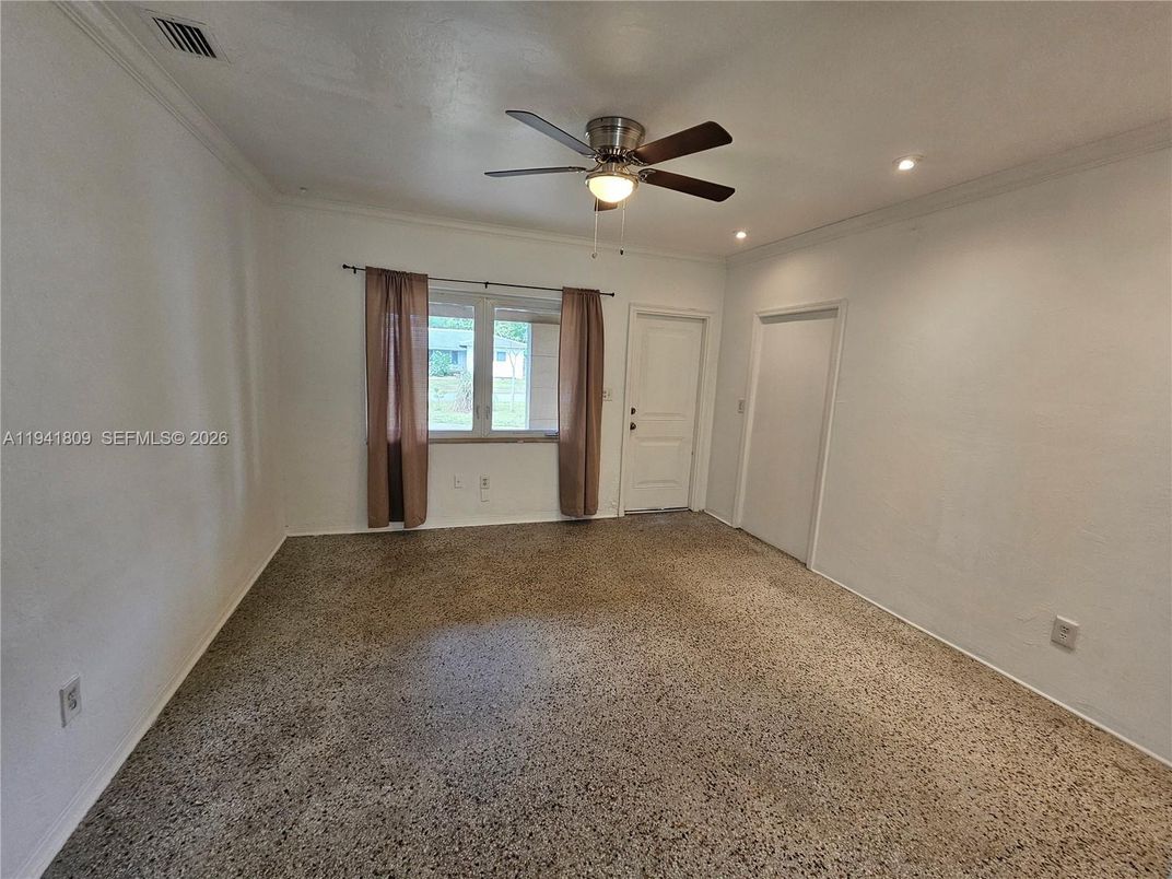 Empty room, Interior, Recessed Lighting