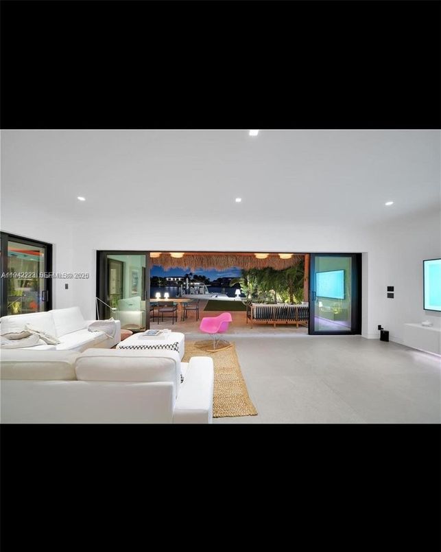 Interior, Living room, Recessed Lighting, Water