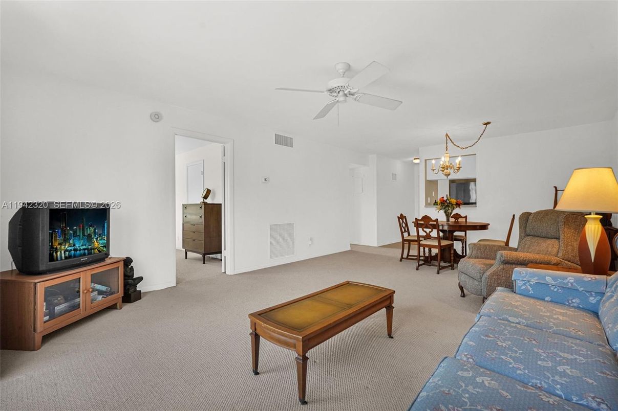 Chandelier, Dining room, Interior, Living room