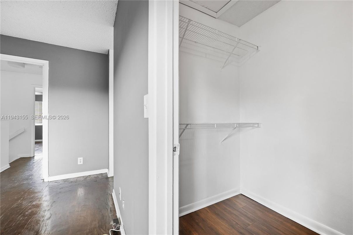 Interior, Walk-in Closets, Wood Texture Flooring