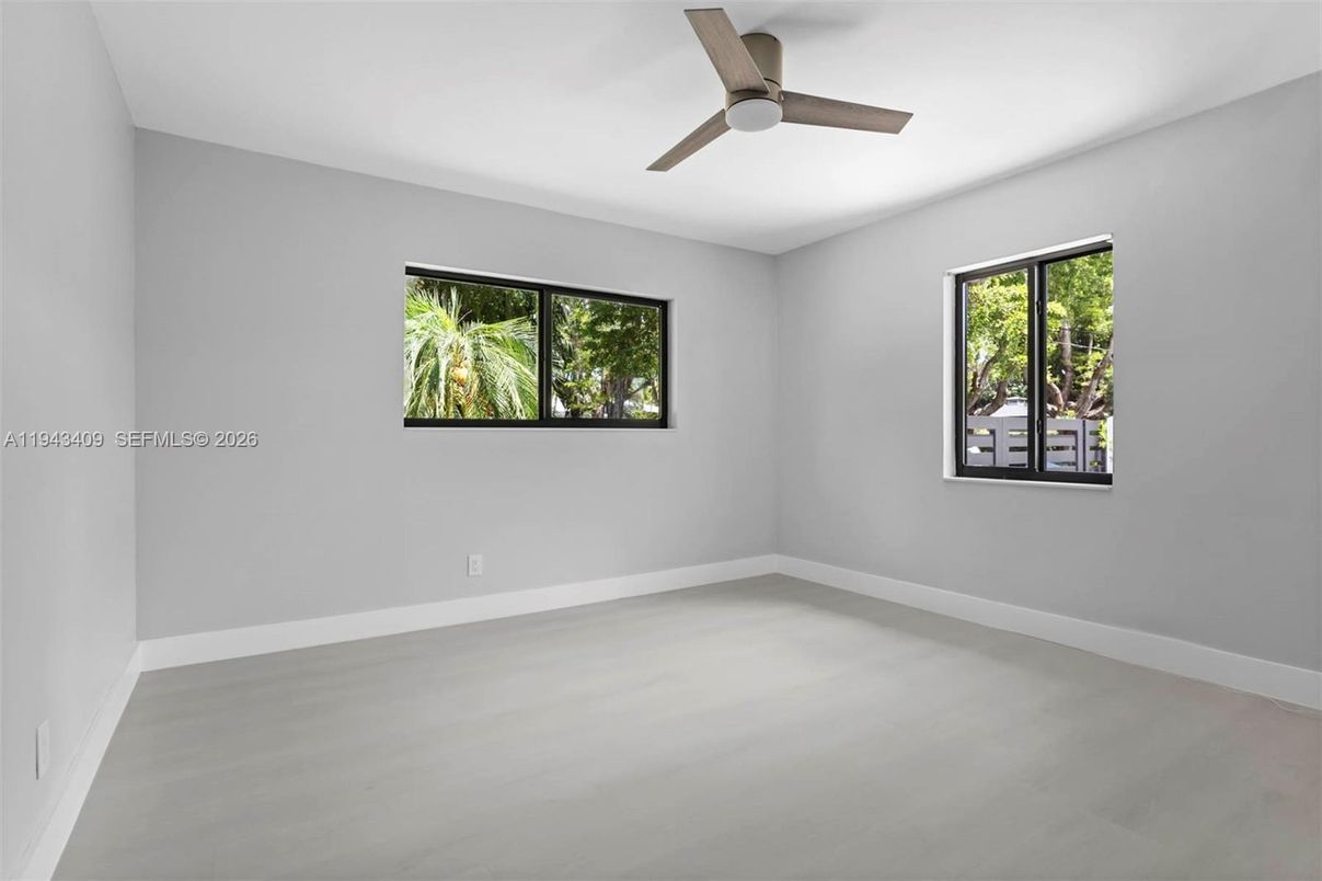 Empty room, Interior