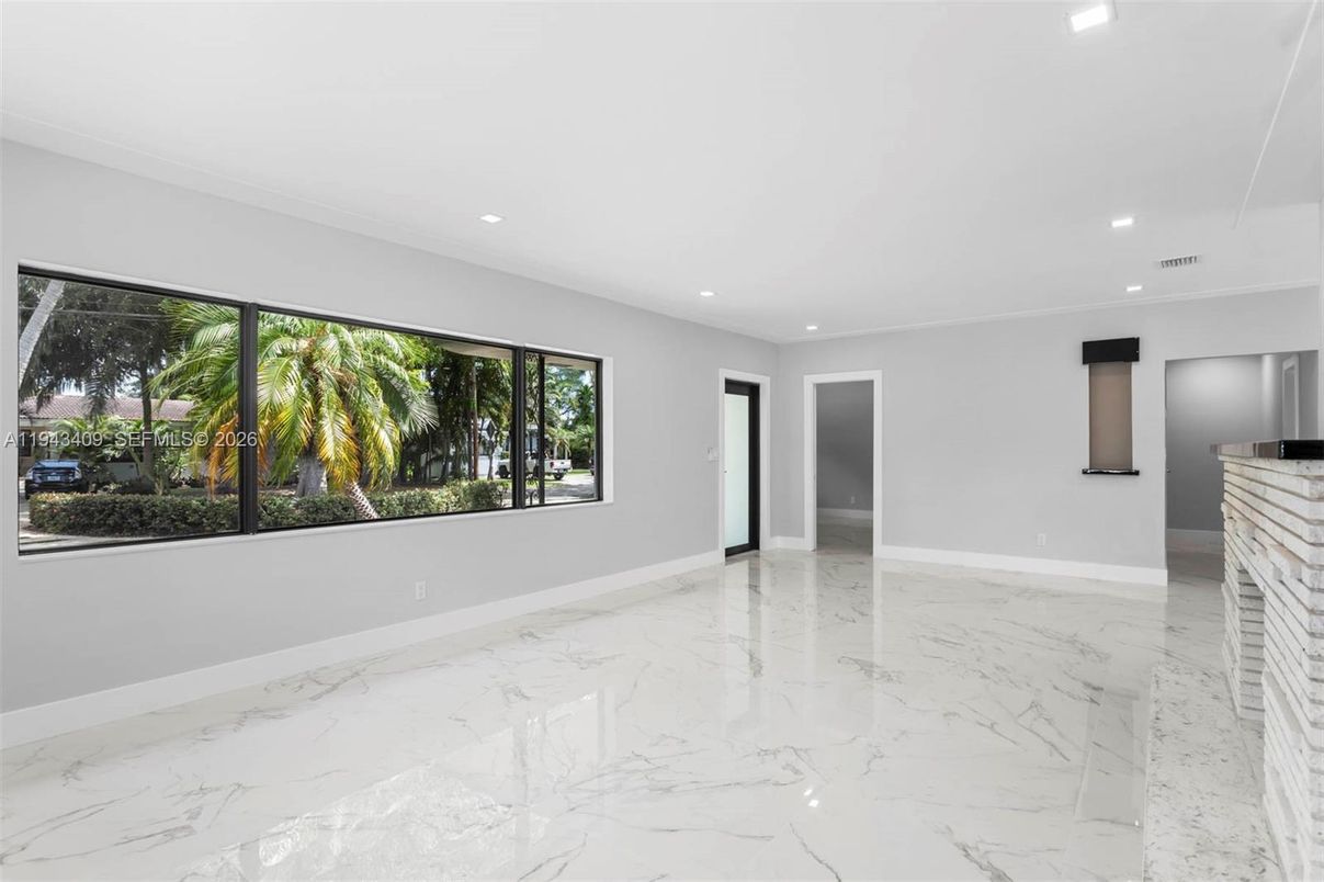Empty room, Interior, Marble, Recessed Lighting