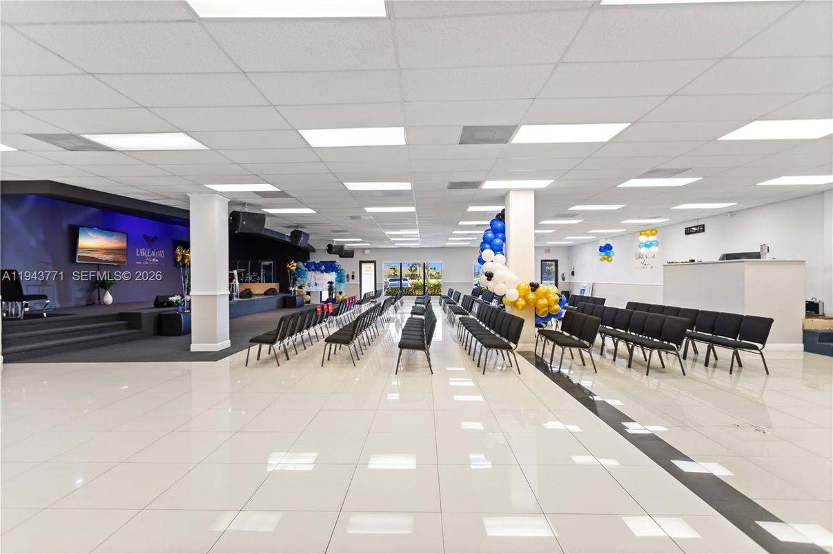 Dining room, Interior, Recessed Lighting