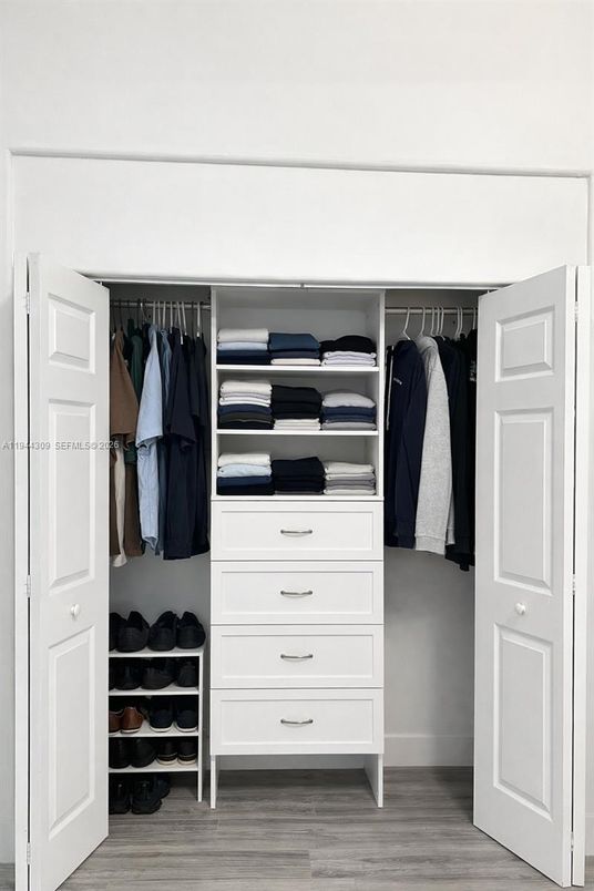 Interior, Walk-in Closets, Wood Texture Flooring