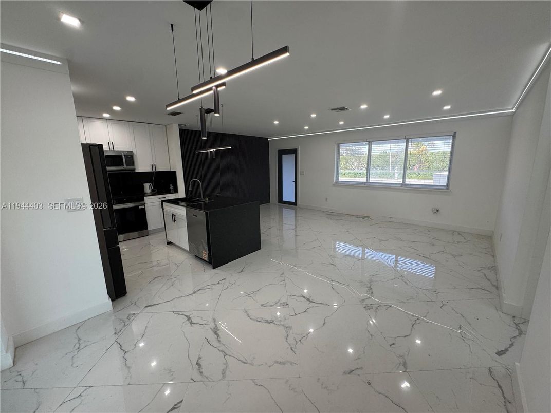 Interior, Kitchen, Marble, Pendant Lights, Recessed Lighting