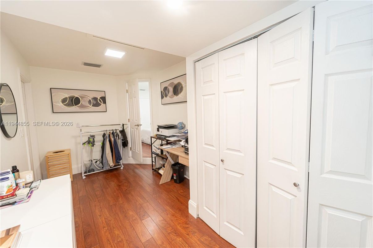 Interior, Recessed Lighting, Wood Texture Flooring