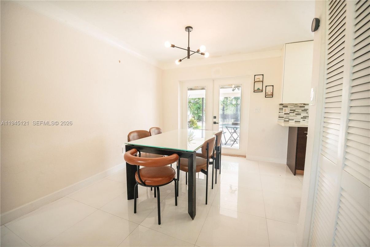 Dining room, Interior, Pendant Lights