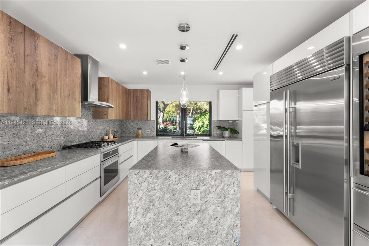 Interior, Kitchen, Pendant Lights, Recessed Lighting, Stainless Steel Appliances