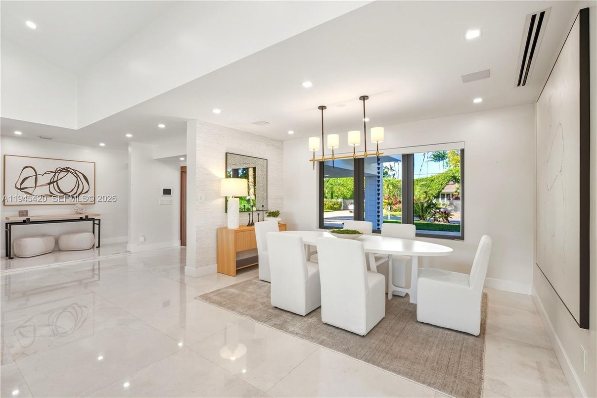 Dining room, Interior, Pendant Lights, Recessed Lighting