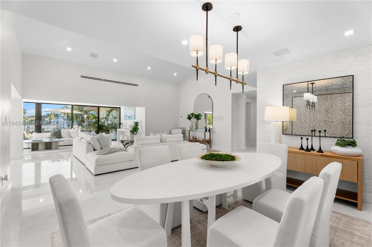 Dining room, Interior, Living room, Pendant Lights, Recessed Lighting, Water