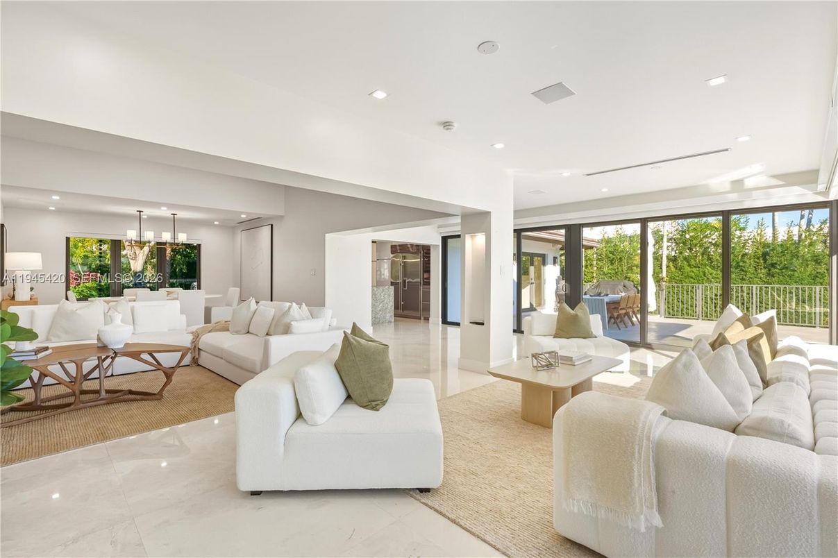 Chandelier, Dining room, Interior, Living room, Recessed Lighting