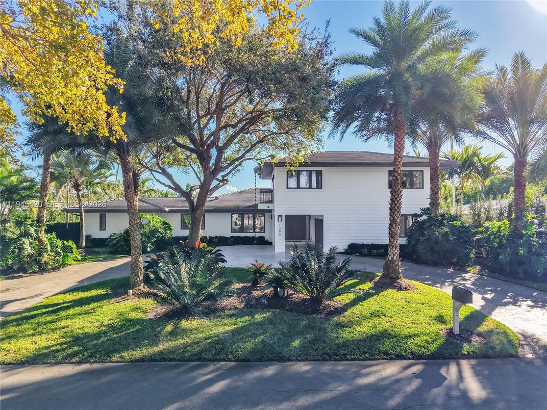 Exterior, Facade, Raised Ranch