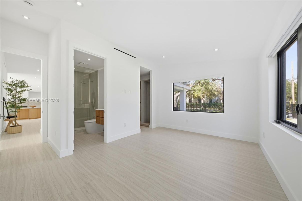 Bathroom, Empty room, Interior, Recessed Lighting