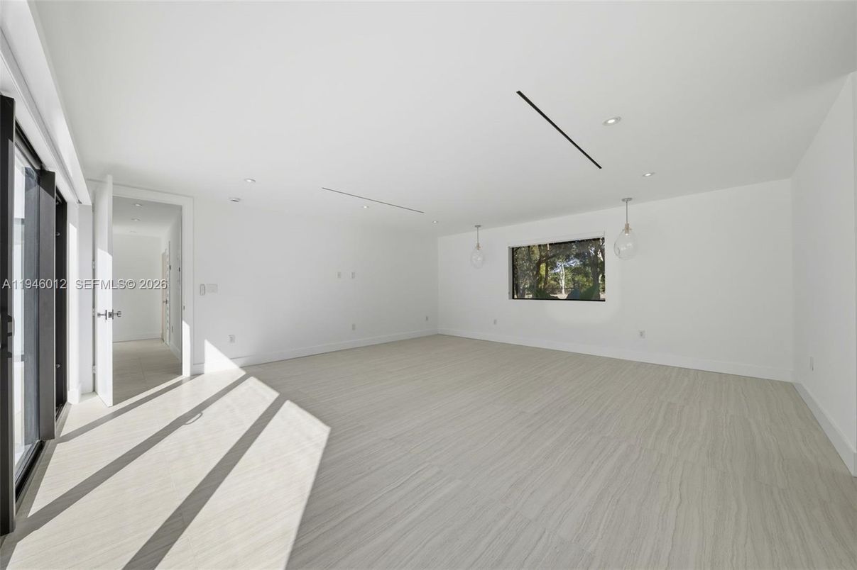 Empty room, Interior, Recessed Lighting