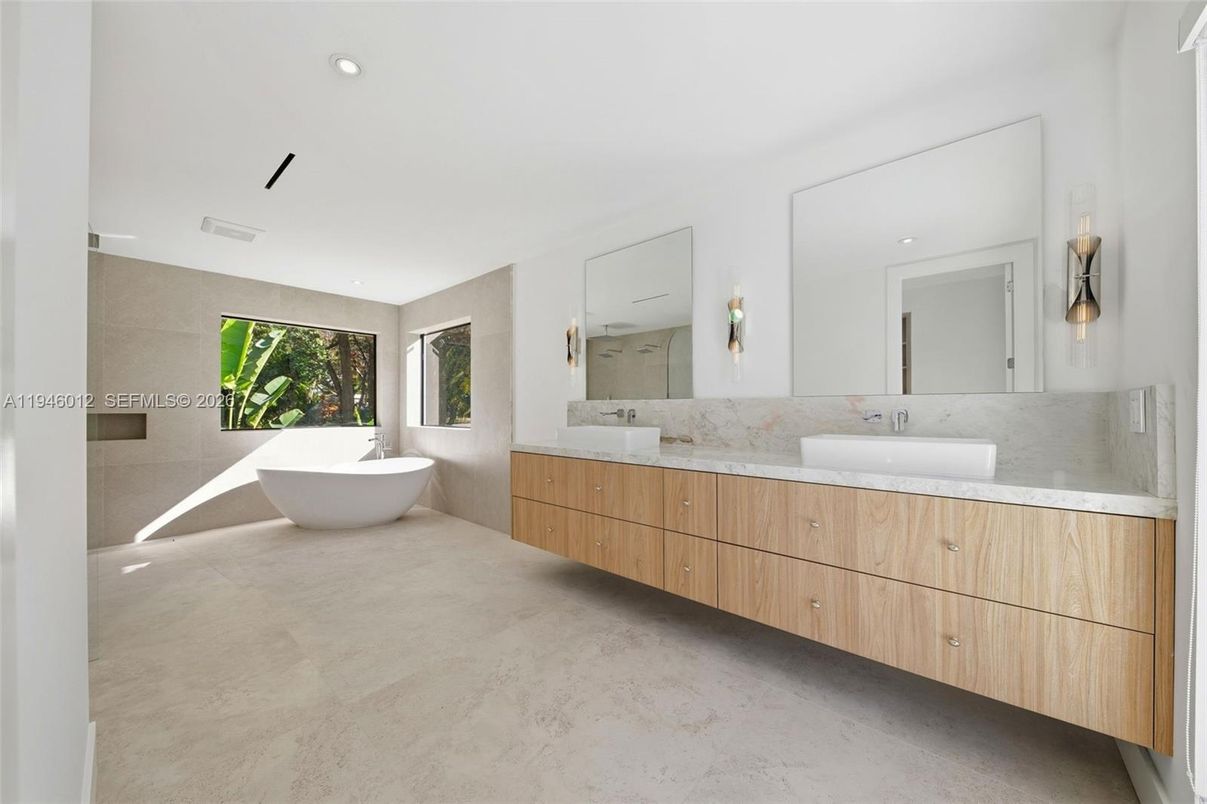 Bathroom, Dual Sink Vanities, Free Standing Baths, Interior, Recessed Lighting