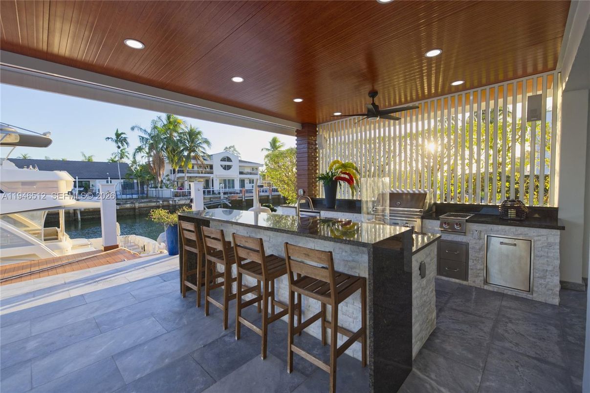 Exterior, Outdoor Kitchen, Water